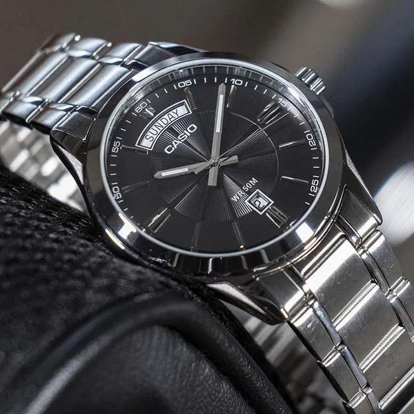 Мужские часы Casio MTP-1381D-8A Classic &mdash; стальной корпус, минеральное стекло и водозащита 5 ATM 1141-0529 фото