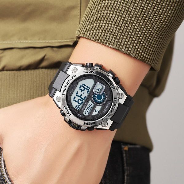 Чоловічий спортивний годинник Skmei 2318BKSI Black-Silver з електронним циферблатом та підсвіткою 1080-3095 фото