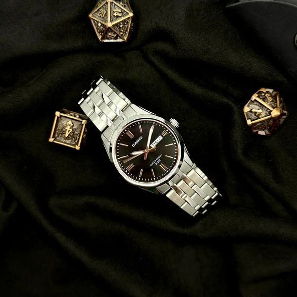 Чоловічий годинник Casio MTP-1335D-1A2 Classic з мінеральним склом та відображенням дати 1141-0109 фото
