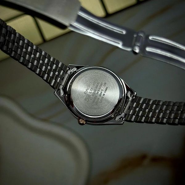 Жіночий годинник Casio LTP-1129G-7B &mdash; Класична модель з мінеральним склом та японським механізмом 1141-0300 фото